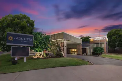 Photo 2 - La Quinta Inn by Wyndham El Dorado