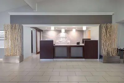 Photo 3 - La Quinta Inn by Wyndham El Dorado