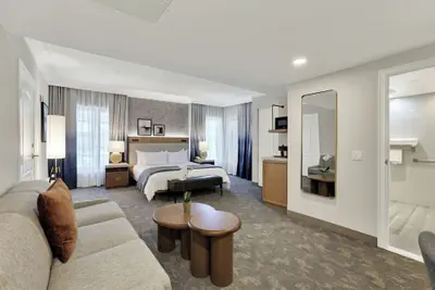 Photo 5 - Best Western Plus Sunset Plaza Hotel