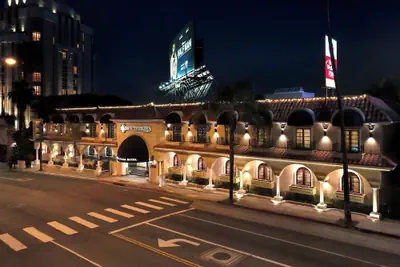 Photo 2 - Best Western Plus Sunset Plaza Hotel