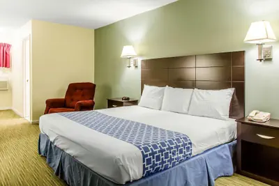 Photo 4 - Rodeway Inn Groton - New London