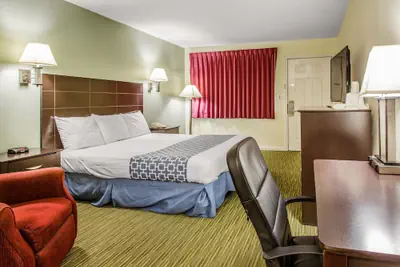 Photo 5 - Rodeway Inn Groton - New London