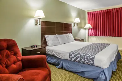 Photo 2 - Rodeway Inn Groton - New London