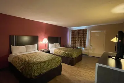 Photo 2 - Economy Inn