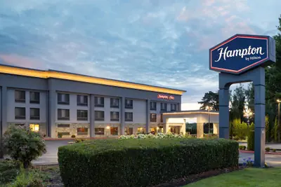 Photo 2 - Hampton Inn Portland East