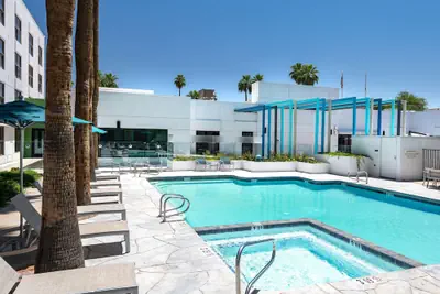 Photo 2 - DoubleTree by Hilton Phoenix Chandler