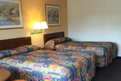 Photo 4 - Belmont Inn & Suites