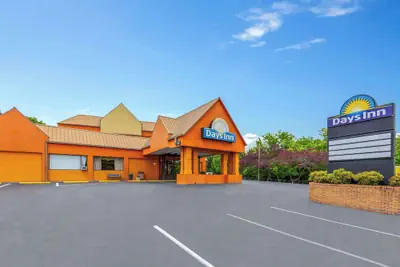 Photo 2 - Days Inn by Wyndham Knoxville East