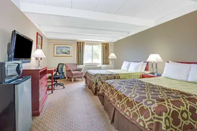 Photo 5 - Travelodge by Wyndham Iowa City