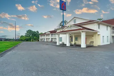 Photo 2 - Motel 6 Livingston, TX