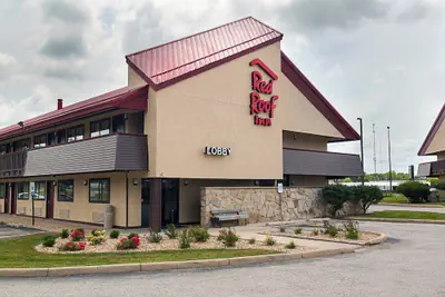 Photo 2 - Red Roof Inn Springfield, IL