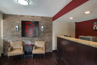 Photo 2 - Red Roof Inn Springfield, IL
