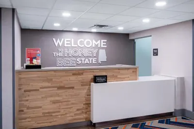 Photo 4 - Hampton Inn Auburn