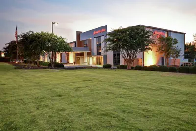 Photo 2 - Hampton Inn Auburn