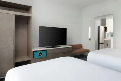 Photo 3 - Hilton Boca Raton Suites