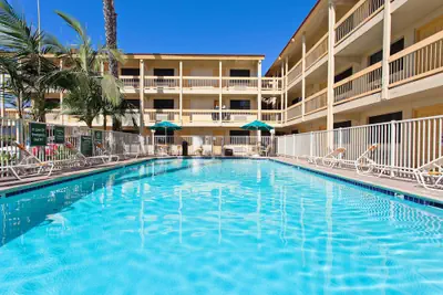 Photo 2 - La Quinta Inn by Wyndham Costa Mesa / Newport Beach