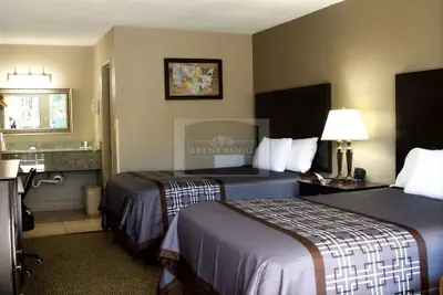 Photo 5 - Brentwood Inn & Suites