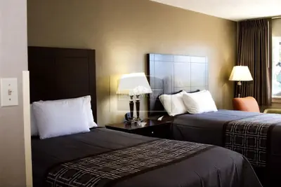 Photo 4 - Brentwood Inn & Suites