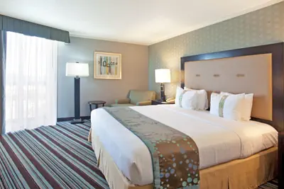 Photo 4 - Holiday Inn Long Beach Airport Hotel and Conference Center by IHG