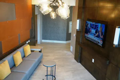 Photo 3 - Holiday Inn Long Beach Airport Hotel and Conference Center by IHG