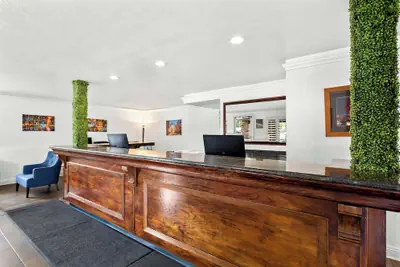 Photo 4 - Surestay Plus Hotel by Best Western Susanville
