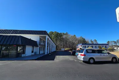 Photo 2 - Sunrise Inn By OYO Newport News US-60