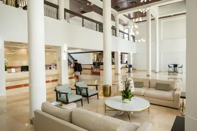 Photo 5 - Regency Miami Airport by Sonesta