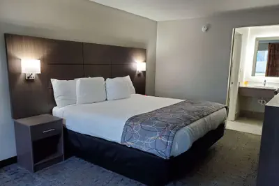 Photo 2 - Days Inn & Suites by Wyndham Charleston Airport West