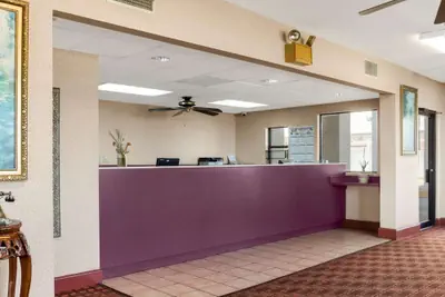 Photo 3 - Econo Lodge Greenville