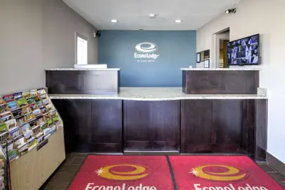 Photo 3 - Econo Lodge Norfolk Airport