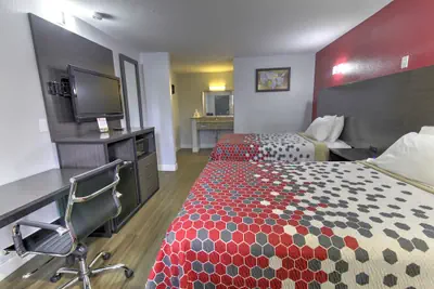 Photo 5 - Econo Lodge Norfolk Airport
