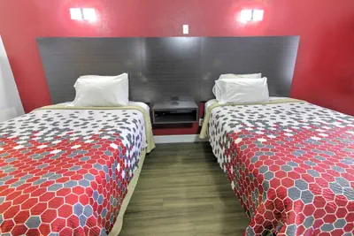 Photo 4 - Econo Lodge Norfolk Airport