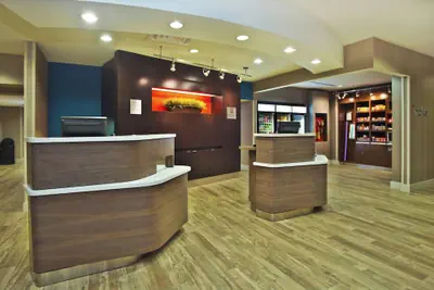 Photo 4 - Courtyard by Marriott Gulfport Beachfront