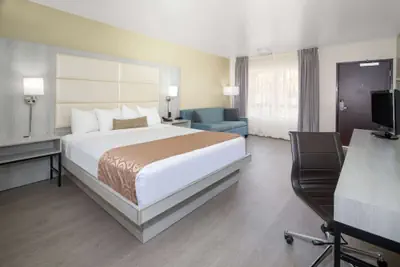 Photo 4 - Ramada by Wyndham Burbank Airport