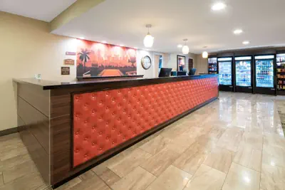 Photo 3 - Ramada by Wyndham Burbank Airport