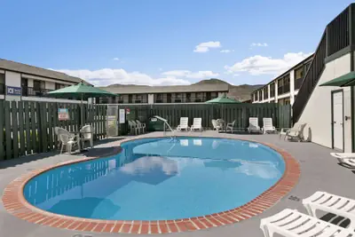 Photo 2 - Travelodge by Wyndham Wenatchee