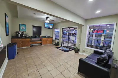 Photo 3 - Travelodge by Wyndham Wenatchee