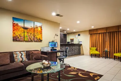 Photo 4 - Best Western Heritage Inn