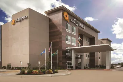 Photo 2 - La Quinta Inn & Suites by Wyndham Mobile