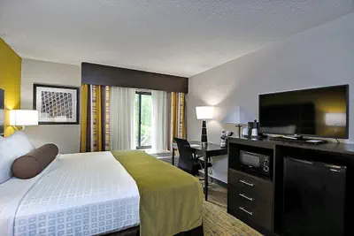 Photo 4 - Best Western Plus Hanes Mall Hotel