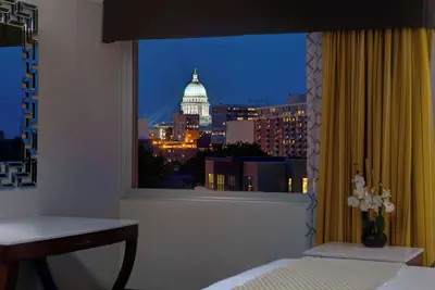 Photo 2 - DoubleTree by Hilton Madison Downtown
