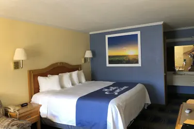 Photo 4 - Days Inn by Wyndham Alamogordo/White Sands