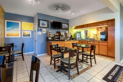 Photo 3 - Days Inn by Wyndham Alamogordo/White Sands