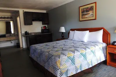 Photo 5 - Studio 6 Fort Worth, TX – Downtown East
