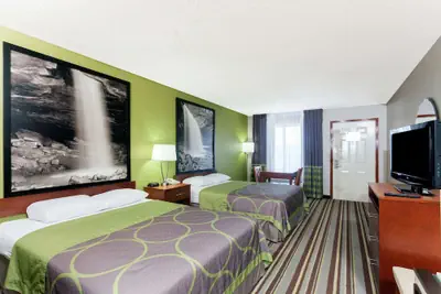 Photo 4 - Super 8 by Wyndham Clarksville Northeast