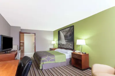 Photo 5 - Super 8 by Wyndham Clarksville Northeast
