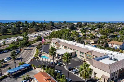 Photo 2 - Hampton Inn Cardiff Beach Encinitas, CA Near Del Mar