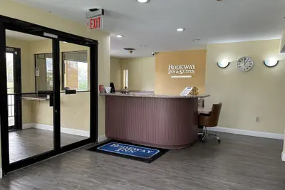 Photo 4 - Rodeway Inn & Suites Highway 290 Northwest