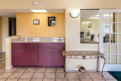 Photo 3 - Rodeway Inn & Suites Highway 290 Northwest
