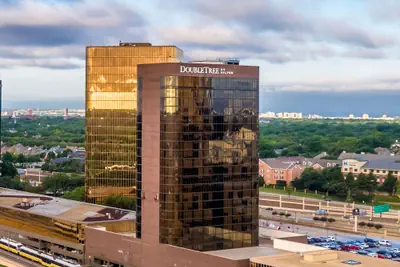 Photo 2 - DoubleTree by Hilton Dallas - Campbell Centre